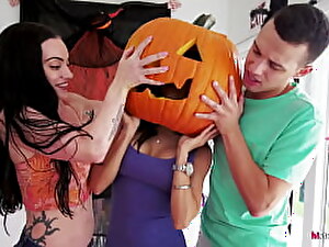 Super-fucking-hot Funny mater Having Halloween Voluptuous company Confrere yon Stepson